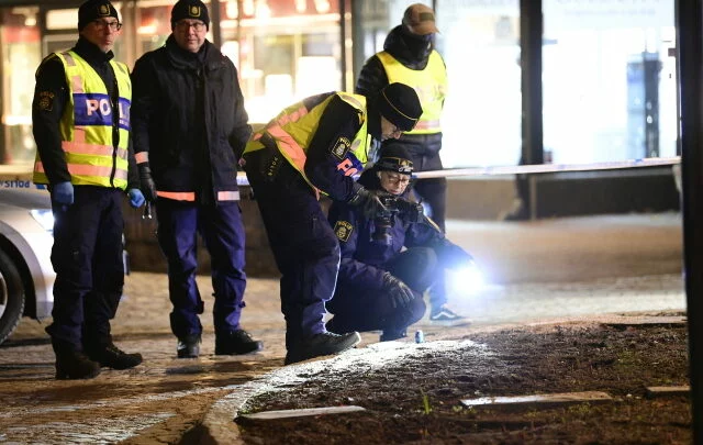 Místo, kde útočník zranil nožem osm obětí ve švédském  městě Vetlanda