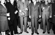 Jan Masaryk s vlastizrádným komunistou Klementem Gottwaldem, falešným sociálním demokratem Zdeňkem Fierlingerem a nešťastným národním socialistou Prokopem Drtinou (1946)