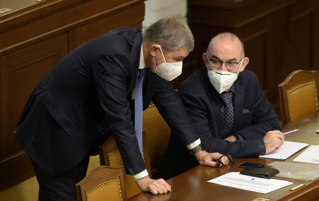 Zleva premiér Andrej Babiš (ANO) a exministr zdravotnictví Jan Blatný (za ANO)