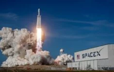 Nosná raketa Falcon Heavy společnosti Space X.