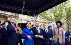 Lídři tří stran koalice SPOLU zvoní na zvon proti populismu při zahájení předvolební kampaně
