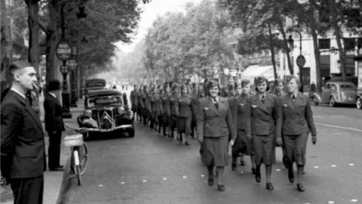 Pomocné ženské síly Wehrmachtu v Paříži v roce 1940.