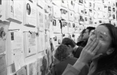 "Zeď smutku" na první výstavě obětí stalinismu. Moskva 19. listopadu 1988.
