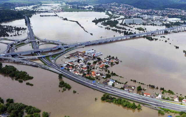 Soutok Vltavy a Berounky v pražských Lahovicích během povodně roku 2013