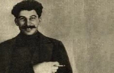 Josif Vissarionovič Stalin v době, kdy byl sám ještě za politiku ve vyhnanství. Zřejmě rok 1915.