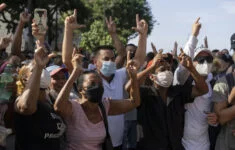 Demonstranti vyšli do ulic v několika městech na Kubě na protest proti vládě a vysokým cenám potravin