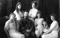 Car Mikuláš II. a jeho rodina.