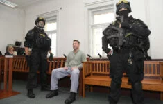 Již vloni stanul Alexej Fadějev před Městským soudem v Praze za vojenské aktivity na Donbasu (27. 7. 2020)