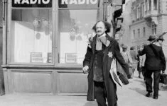 Robert Guttmann v ulicích Starého Města pražského za protektorátních časů (1941)