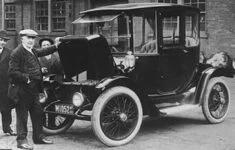 Thomas 
Edison a elektromobil z Detroitu. Rok 1913.