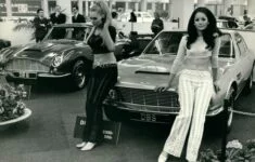 Geneva International Motor Show 1969 – mladičký Andrej Babiš byl v Ženevě vystaven svodům kapitalismu