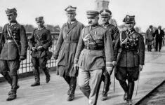 Józef Piłsudski při převratu na Poniatowského mostě ve Varšavě v roce 1926.