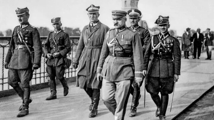 Józef Piłsudski při převratu na Poniatowského mostě ve Varšavě v roce 1926.