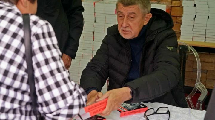 Autogramiáda premiéra Andreje Babiše (ANO) na pražském Chodově