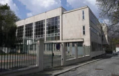 Jedna z budov Střední školy při Velvyslanectví Ruské Federace v Česku