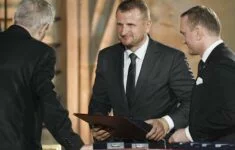 Pavol Krúpa na slavnostním ceremoniálu udílení státních vyznamenání od prezidenta Miloše Zemana