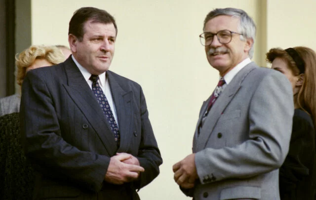 Vladimír Mečiar a Václav Klaus jednají o rozdělení Československa na zámku v Kolodějích (10. 10. 1992)