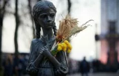 Památník Hladomoru v ukrajinském Kyjevě (27. 11. 2021)