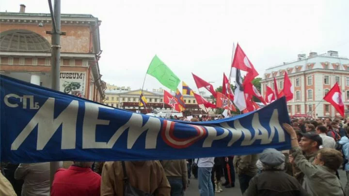Zástupci Memorialu mezi účastníky tzv. "Pochodu miliónů" v Moskvě, který se konal 12. 6. 2012 pod heslem "Za Rusko bez Putina!" jako protest proti výsledkům prezidentských voleb.