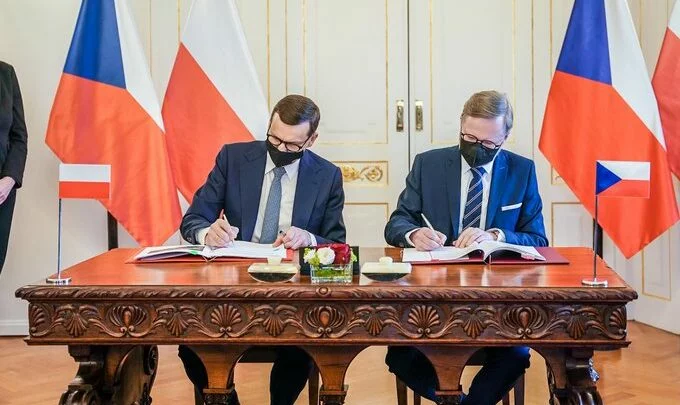 Polský premiér Morawiecki a český předseda vlády Petr Fiala