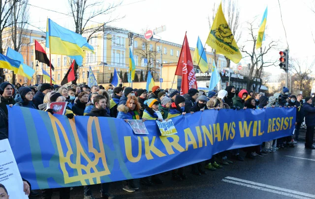 Pochod jednoty na podporu obrany státu v ulicích hlavního ukrajinského města Kyjeva (12. 2. 2022)