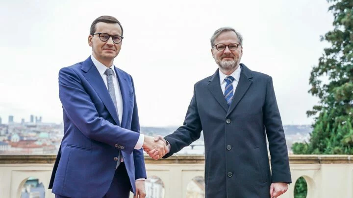Polský premiér Mateusz Morawiecki a český premiér Petr Fiala (ODS)