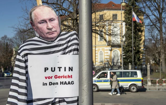 Protest proti agresi Ruska na Ukrajině před ruským generálním konzulátem v Mnichově (28. 2. 2022)