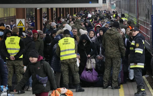 Uprchlíci z Ukrajiny na nádraží v polském Přemyšlu
