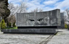 Pomník Richarda Sorgeho v jeho rodném Baku