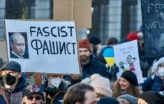 Protest proti ruské invazi na Ukrajině v Helsinkách 26. února 2022.