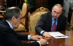 Vladimir Putin a ministr zahraničí Sergej Lavrov