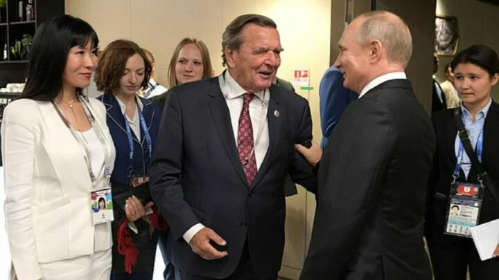 Vladimir Putin a Gerhard Schröder v roce 2018.