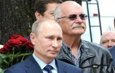 Vladimir Putin a režisér Nikita Michalkov. Michalkov se bát nemusí, ten stojí zcela na straně Kremlu.