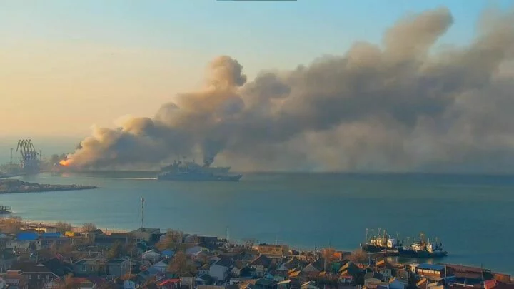 Exploze ruského plavidla v ukrajinském přístavu (ilustrační foto).