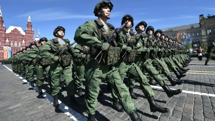 Příslušníci 331. výsadkového pluku na přehlídce na Rudém náměstí v Moskvě v roce 2018.