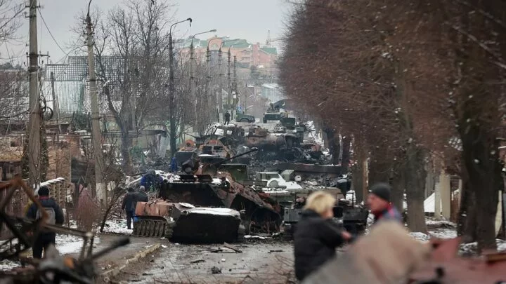 O masakrech civilistů v Buči a v dalších ukrajinských městech se učebnice nezmiňuje, stejně jako o ruských porážkách v bojích