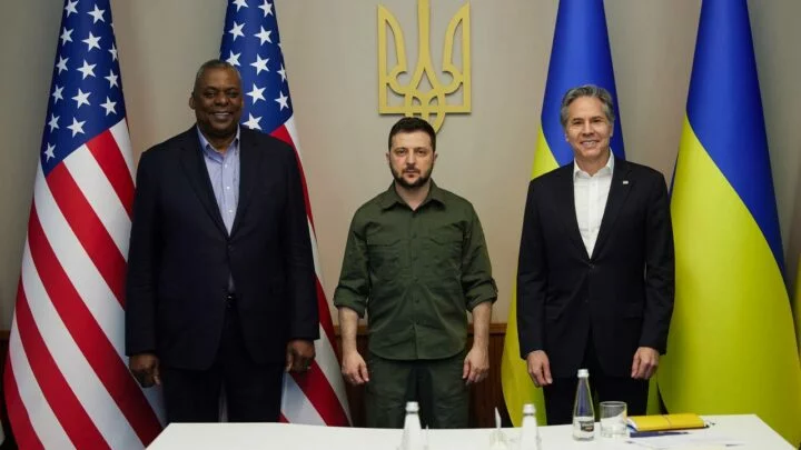 Američtí ministři se sešli v Kyjevě s ukrajinským prezidentem Volodymyrem Zelenským