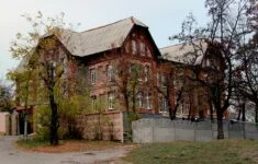 Památkově chráněná budova gymnázia byla zcela zničena