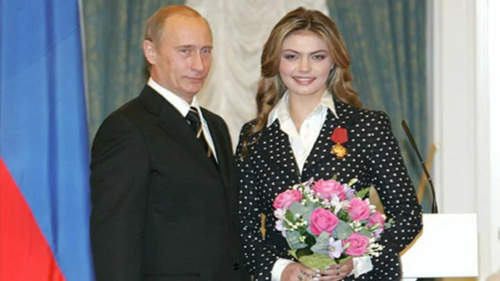 Vladimir Putin a Alina Kabajevova v roce 2005.