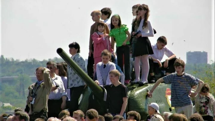 Ruské děti slaví Den Vítězství (Ilustrační foto)