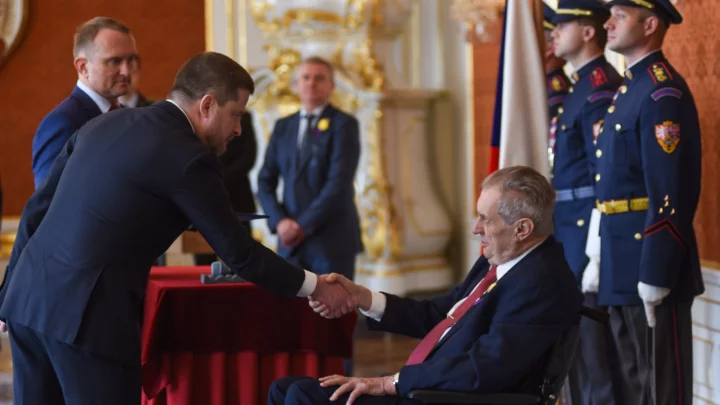 Prezident Miloš Zeman jmenoval novým guvernérem Česká národní banky Aleše Michla