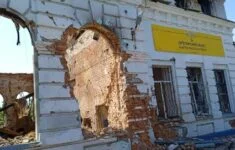 Až 40 procent domů v oblasti je podle Serhije Hajdaje zničeno či těžce poškozeno.