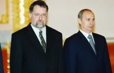 Hezký rok 2000. Jaroslav Bašta předává jako velvyslanec pověřovací listiny Vladimiru Putinovi.