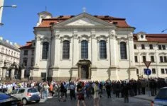 Kostel sv. Cyrila a Metoděje v Resslově ulici během pietního aktu 18. 6. 2018.