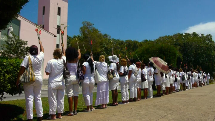 Proti režimu na Kubě protestuje i opoziční hnutí Ženy v bílém