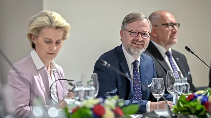 Předsedkyně Evropské komise Ursula von der Leyenová a premiér Petr Fiala (ODS) 