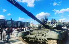 Výstava zneškodněné vojenské techniky ruské okupační armády v Praze