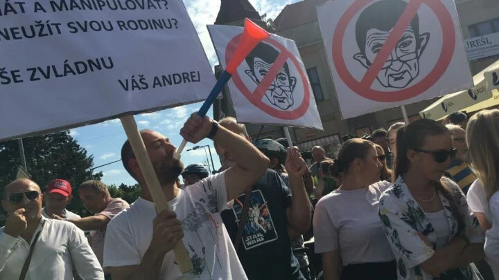 Babišovy jízdy po Česku provázejí protesty.