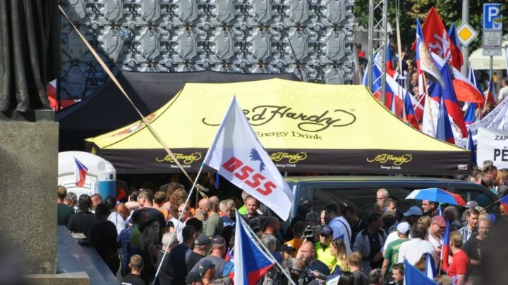 Protest s názvem Česká republika na 1. místě na Václavském náměstí. 
