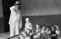 Prezident republiky T. G. Masaryk v dětském útulku v Úpici